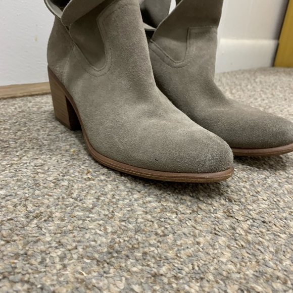 Ankle booties size 8.5 NEW BP Suede Taupe - Picture 3 of 13
